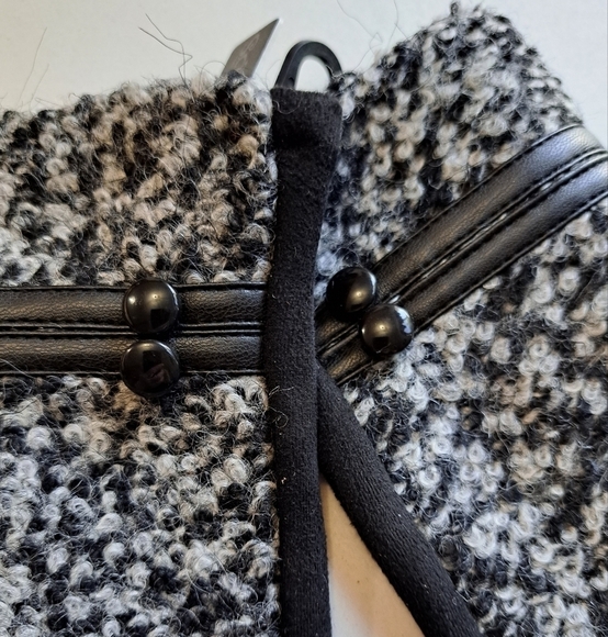 NWT Howard's Women's Fashion Gloves - Picture 2 of 4